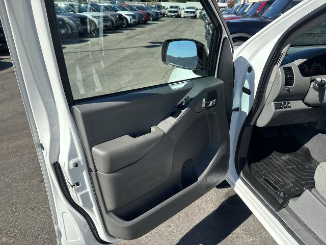 Used 2021 Nissan Frontier SV w/ Midnight Edition Floor Mats AWD/4WD image 8