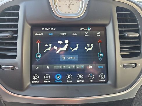 Used 2019 Chrysler 300 Limited RWD image 31