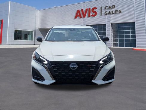 Used 2025 Nissan Altima 2.5 SR FWD image 2