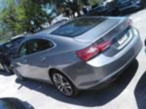 Used 2024 Chevrolet Malibu LT FWD image 2