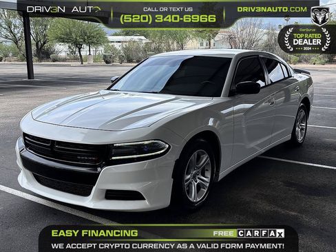 Used 2017 Dodge Charger SE w/ Blacktop Package RWD image 3