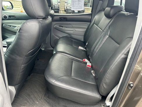 Used 2015 Toyota Tacoma 4x4 Double Cab w/ SR5 Package image 8