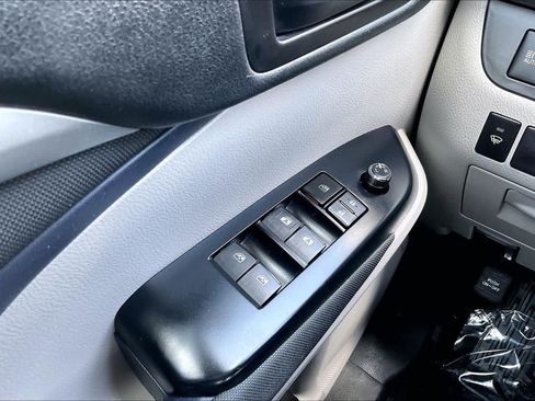Used 2018 Toyota Highlander LE FWD image 34