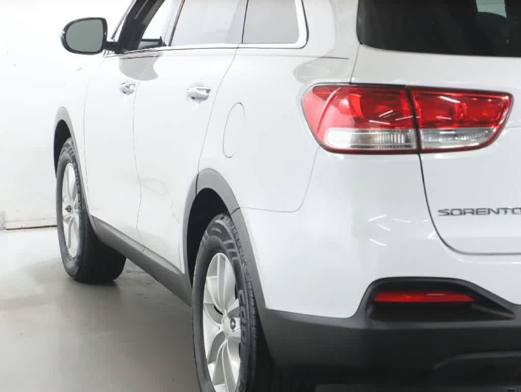 Used 2017 Kia Sorento FWD image 39