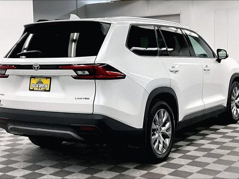Used 2024 Toyota Grand Highlander AWD image 13
