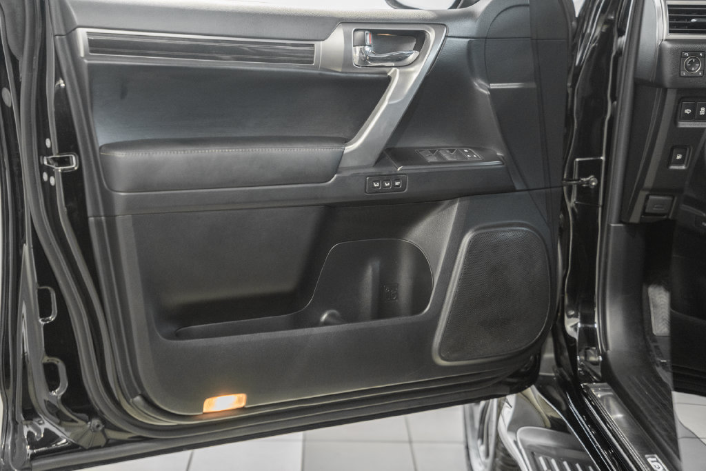 Used 2023 Lexus GX 460 Luxury w/ Sport Design Package AWD/4WD image 35