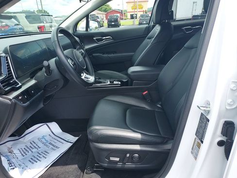 Used 2024 Kia Sportage EX FWD image 13