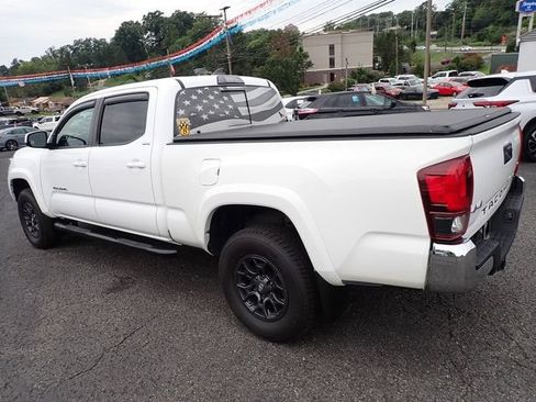 Used 2018 Toyota Tacoma SR5 AWD/4WD image 4