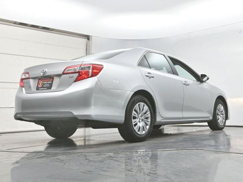 Used 2014 Toyota Camry LE FWD image 30