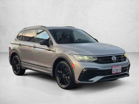 Certified 2022 Volkswagen Tiguan SE R-Line image 3