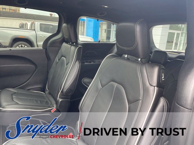 Used 2025 Chrysler Pacifica Limited FWD image 19
