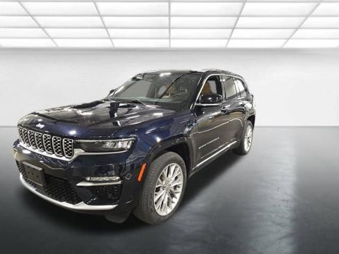 Used 2022 Jeep Grand Cherokee Summit w/ Luxury Tech Group V AWD/4WD image 9