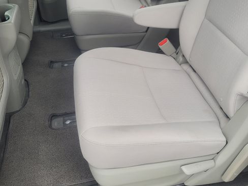 Used 2018 Kia Sedona L image 27