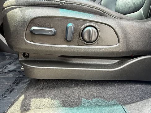 Used 2023 Chevrolet Bolt LT w/ Infotainment Package FWD image 10