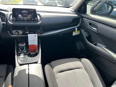 Used 2026 Nissan Rogue SV FWD image 12