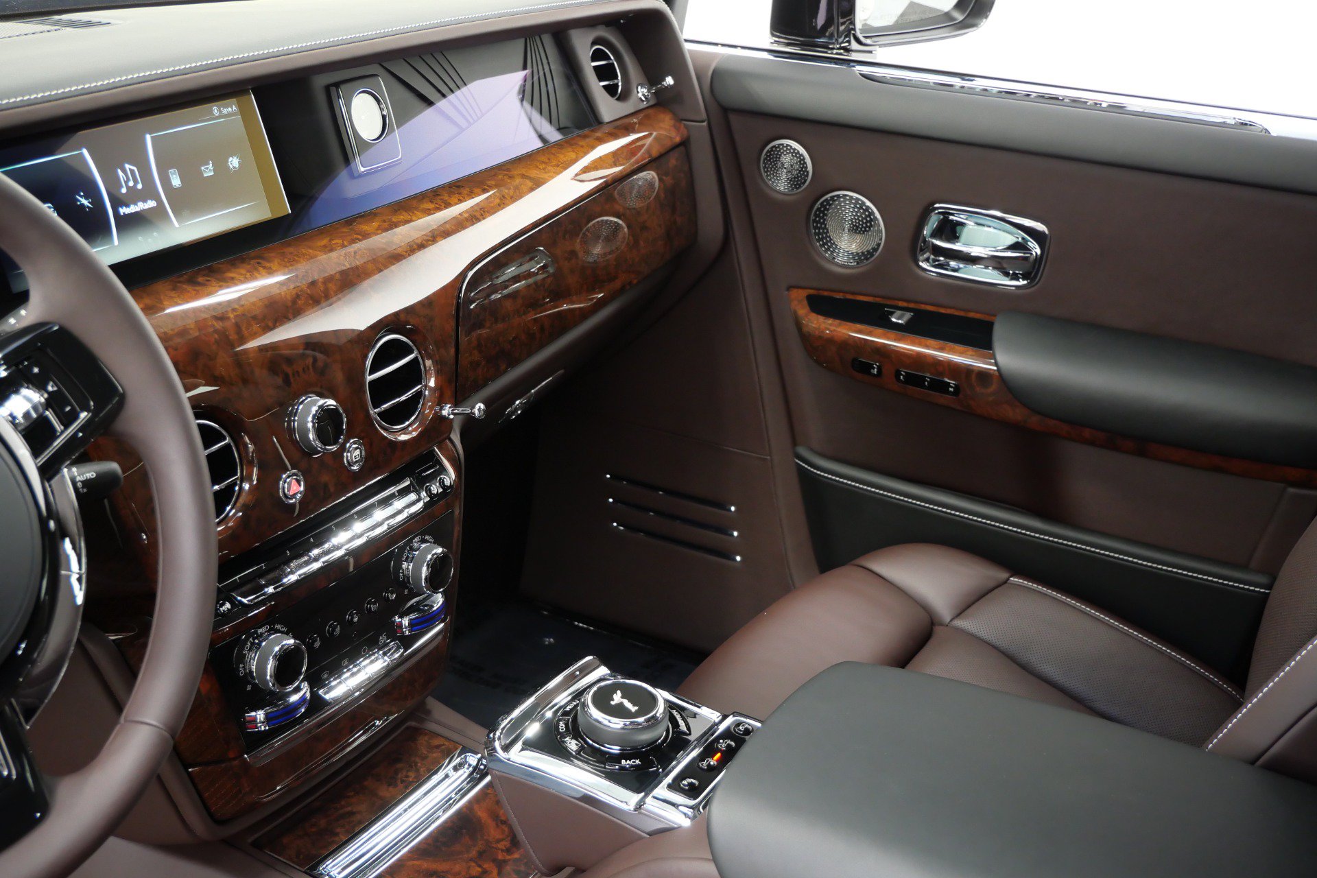 Used 2019 Rolls-Royce Phantom Sedan RWD image 31