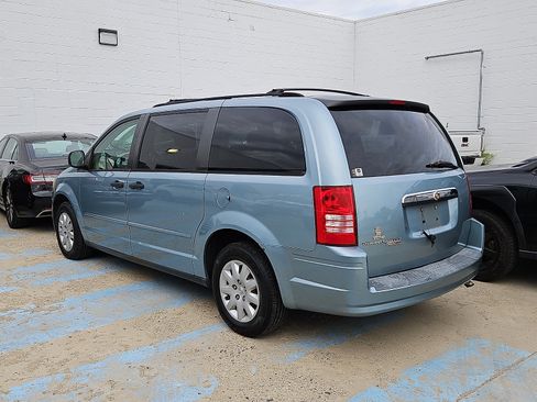 Used 2008 Chrysler Town & Country LX FWD image 6