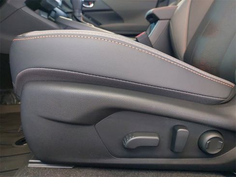 New 2025 Subaru Crosstrek 2.5i Limited w/ Crosstrek Mirror Package image 32