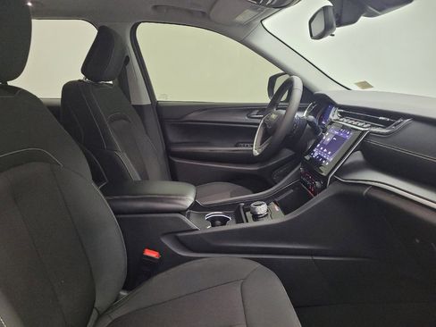 Used 2023 Jeep Grand Cherokee Laredo X image 21