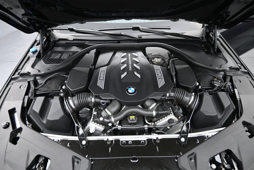 Used 2022 BMW M850i xDrive Coupe w/ Driving Assistance Package AWD/4WD image 18