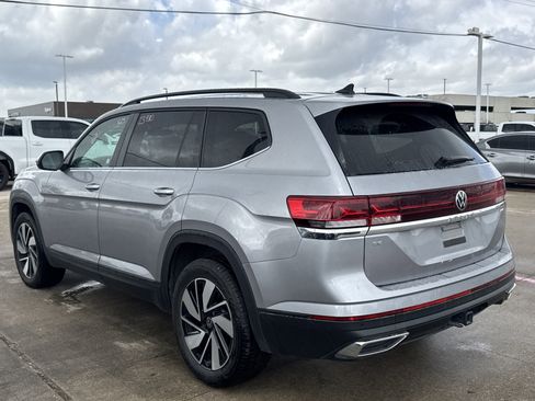 Used 2025 Volkswagen Atlas SE image 11