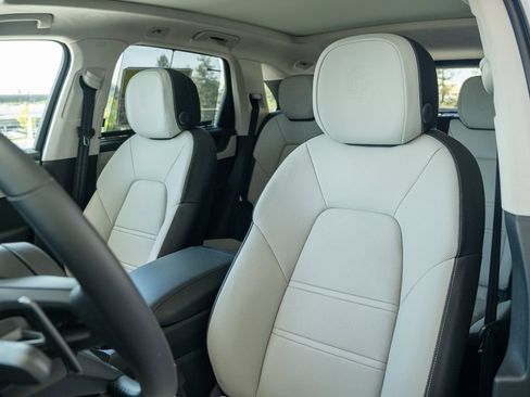 New 2025 Porsche Cayenne Turbo AWD/4WD image 5