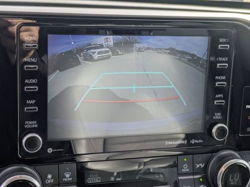 Used 2022 Toyota Highlander XLE image 18