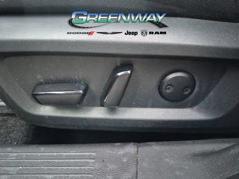 Used 2024 Nissan Rogue SV AWD/4WD image 14