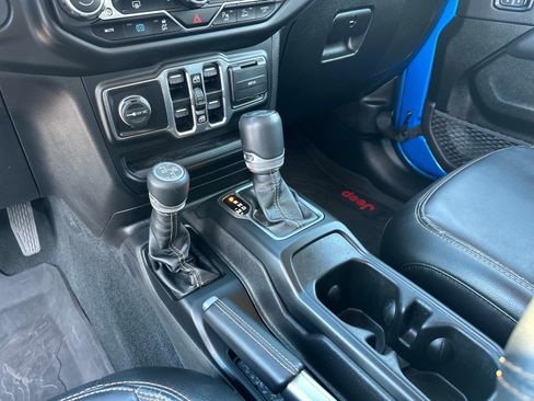 Used 2022 Jeep Wrangler Unlimited Sahara image 25