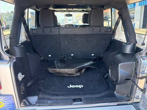 Used 2014 Jeep Wrangler Unlimited Sahara w/ Connectivity Group AWD/4WD image 30