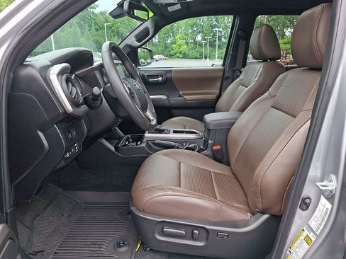 Certified 2023 Toyota Tacoma Limited AWD/4WD image 13