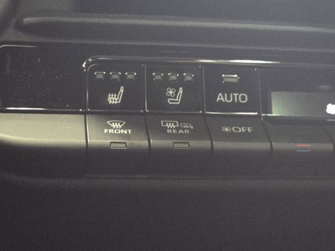 Certified 2025 Toyota Crown Platinum image 8