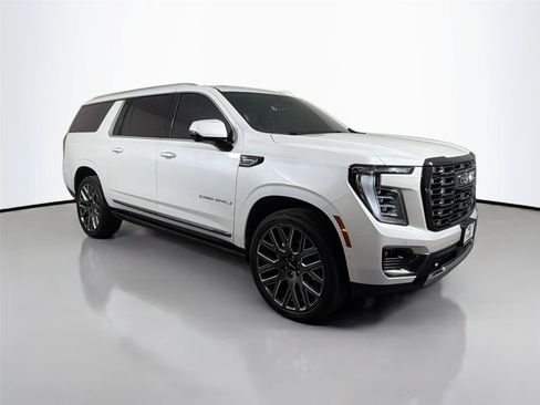 Used 2025 GMC Yukon XL Denali Ultimate AWD/4WD image 3