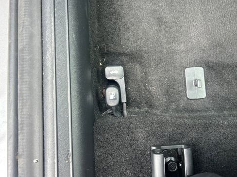 Used 2025 Hyundai Elantra Limited image 13