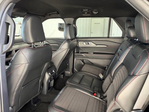 Used 2025 Ford Explorer ST-Line w/ ST-Line Street Pack image 25