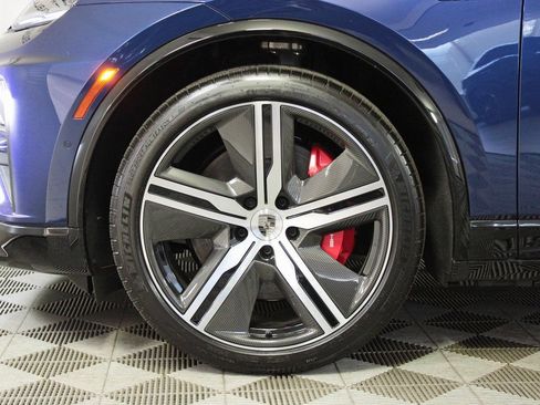 Certified 2025 Porsche Macan Turbo Electric image 39