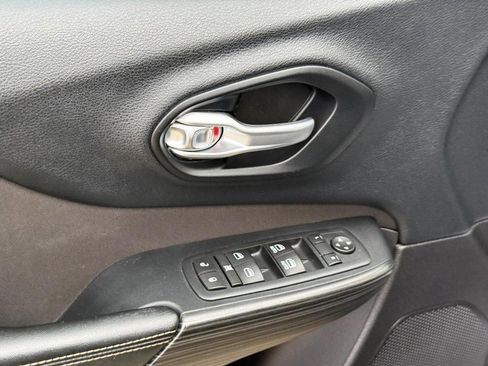 Used 2016 Jeep Cherokee Latitude image 18