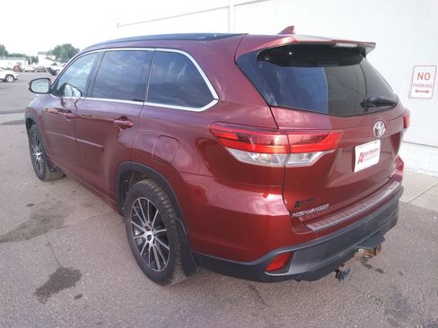 Used 2017 Toyota Highlander AWD V6 image 7