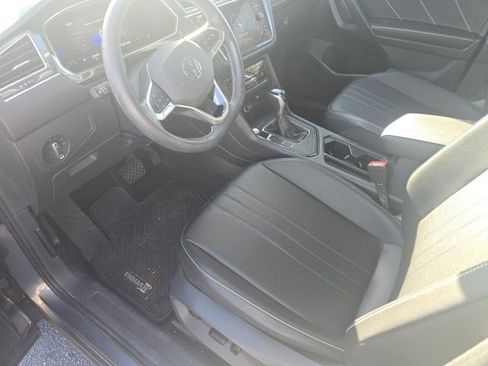 Used 2022 Volkswagen Tiguan SE image 16