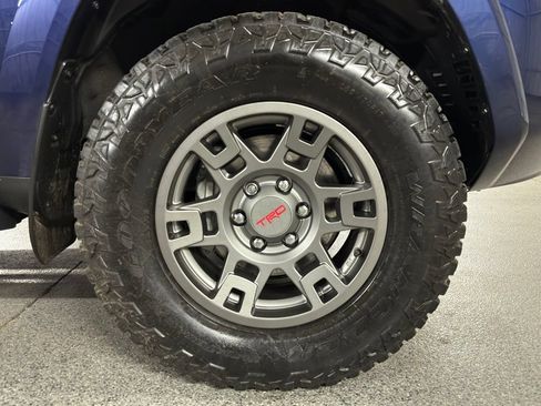 Used 2017 Toyota 4Runner TRD Off-Road Premium w/ Convenience Package AWD/4WD image 6
