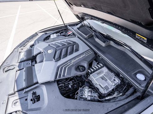 Used 2021 Lamborghini Urus AWD/4WD image 17