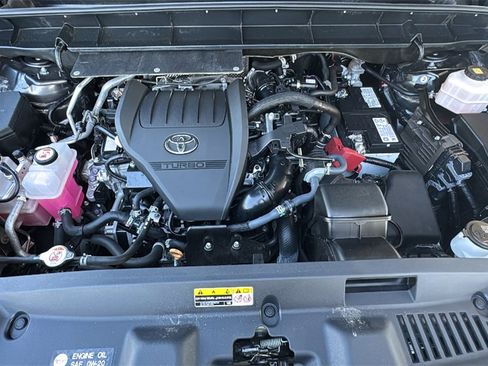 Used 2024 Toyota Highlander LE image 26