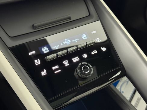 Certified 2026 Porsche Macan Electric RWD image 19
