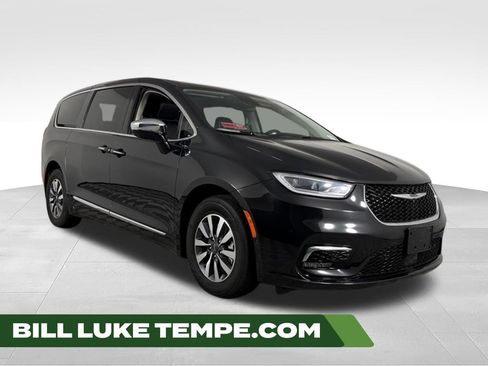 Used 2023 Chrysler Pacifica Limited FWD image 1