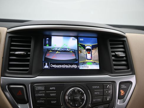 Used 2018 Nissan Pathfinder SL image 18