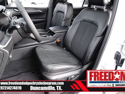 New 2025 Jeep Grand Cherokee L Altitude image 13