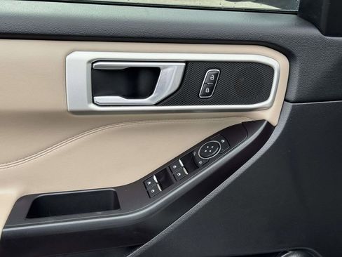 Used 2020 Ford Explorer XLT w/ Equipment Group 202A image 18