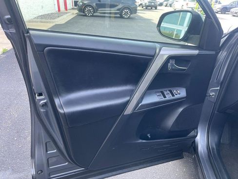 Used 2018 Toyota RAV4 XLE AWD/4WD image 20