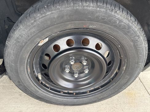 Used 2018 Toyota Corolla LE image 10