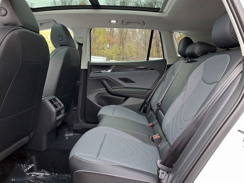 New 2026 Volkswagen Tiguan SE image 6